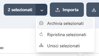 Il pulsante 2 selezionati con il menu aperto: Archivia selezionati, Ripristina selezionati e Unisci selezionati
